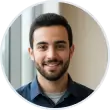 Technicien informatique et spécialiste du support souriant, basé à Genève.